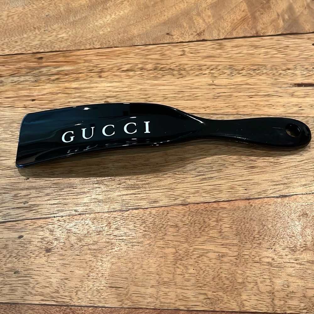AUTHENTIC  GUCCI VIP BLACK SILVER SHOE HORN